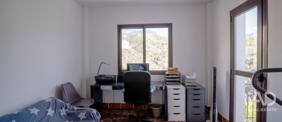 Casa 3 habitaciones de 180 m² en Frigiliana (29788)