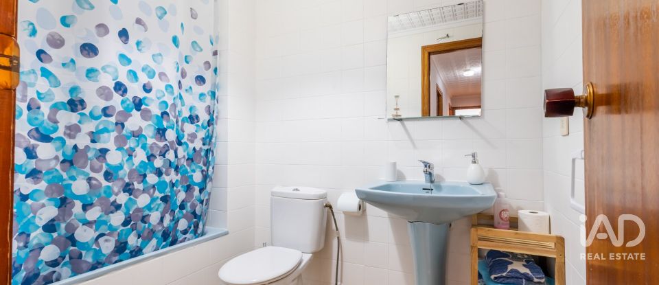 Pis 3 habitacions de 95 m² a Torrevieja (03185)