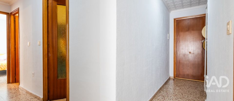 Pis 3 habitacions de 95 m² a Torrevieja (03185)