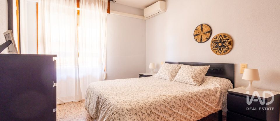 Pis 3 habitacions de 95 m² a Torrevieja (03185)