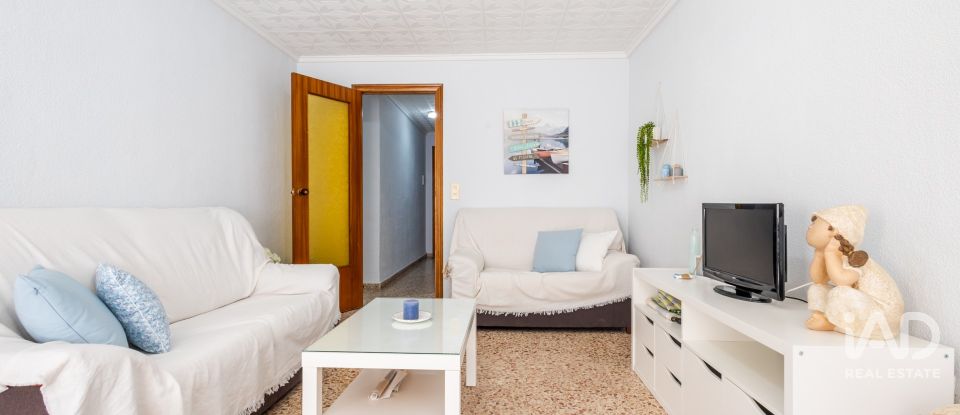 Pis 3 habitacions de 95 m² a Torrevieja (03185)