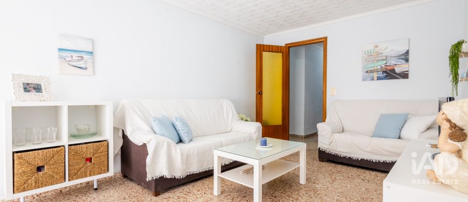 Pis 3 habitacions de 95 m² a Torrevieja (03185)