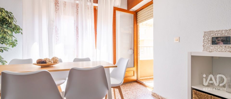 Pis 3 habitacions de 95 m² a Torrevieja (03185)