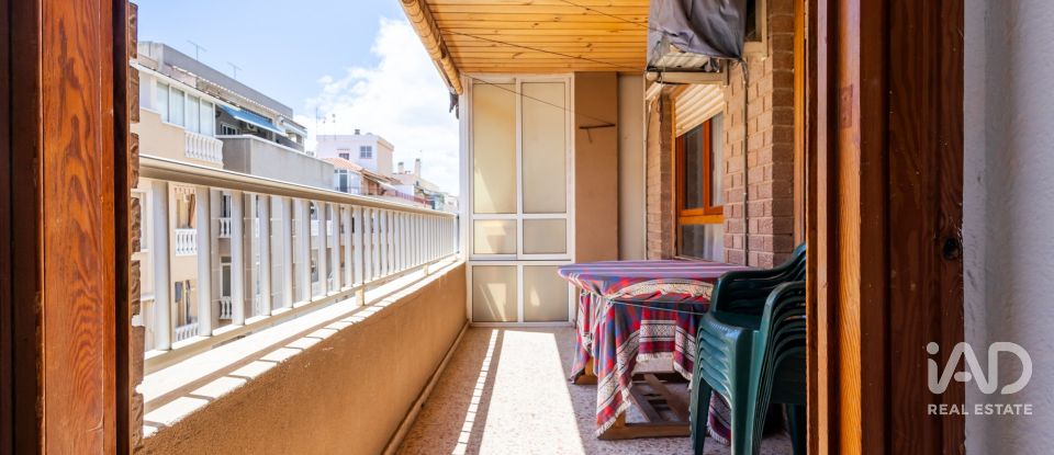 Pis 3 habitacions de 95 m² a Torrevieja (03185)