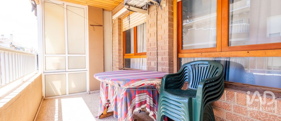 Pis 3 habitacions de 95 m² a Torrevieja (03185)