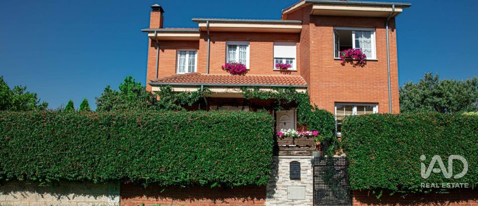 House 6 bedrooms of 387 m² in Carbajal de La Legua (24196)