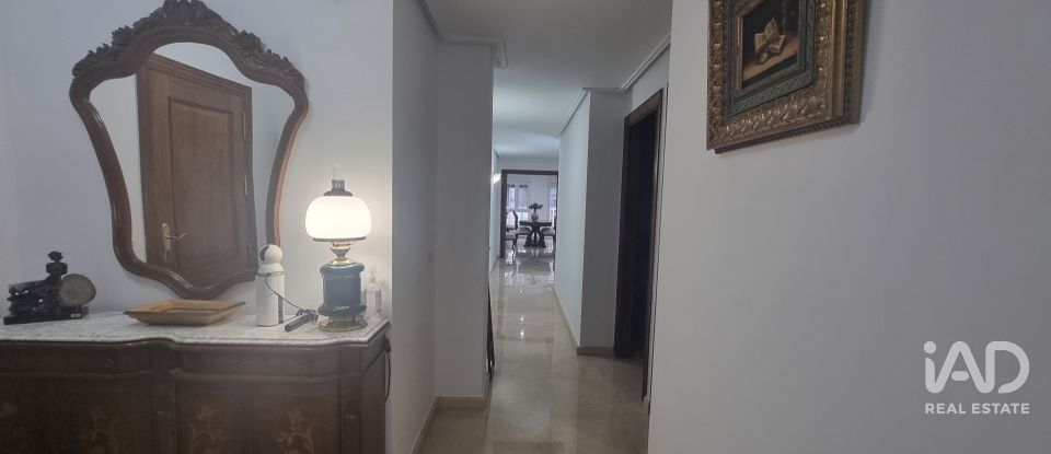 Piso 3 habitaciones de 185 m² en Torrevieja (03181)