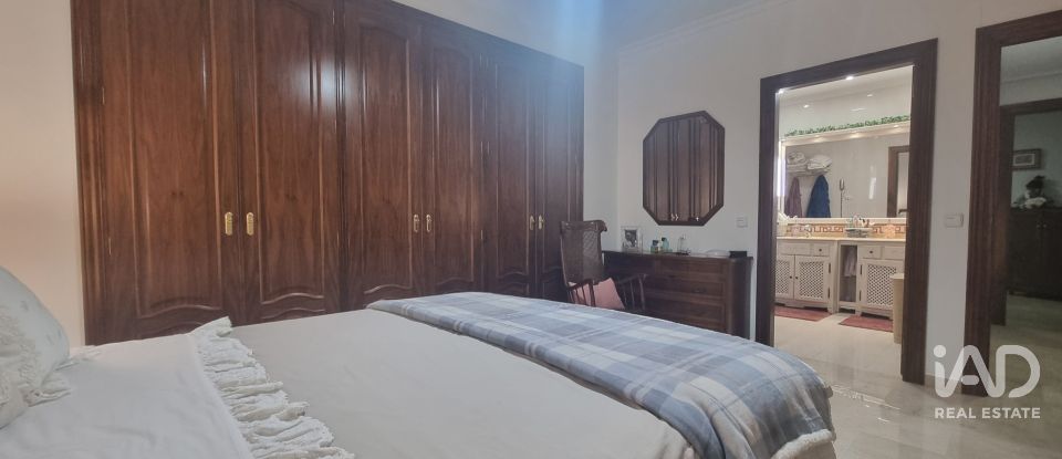 Piso 3 habitaciones de 185 m² en Torrevieja (03181)