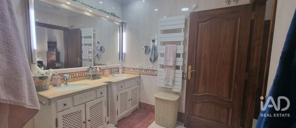 Piso 3 habitaciones de 185 m² en Torrevieja (03181)