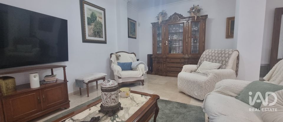 Piso 3 habitaciones de 185 m² en Torrevieja (03181)