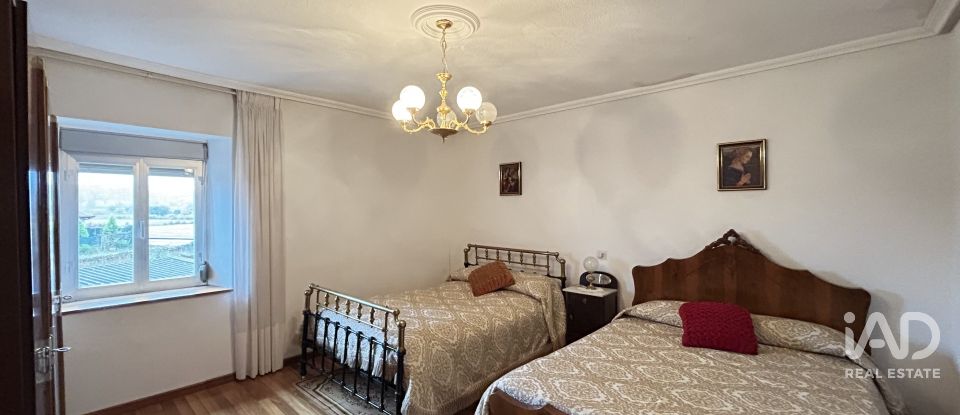 Village house 4 bedrooms of 146 m² in Destriana (24730)