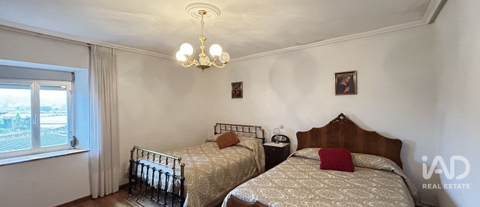 Village house 4 bedrooms of 146 m² in Destriana (24730)