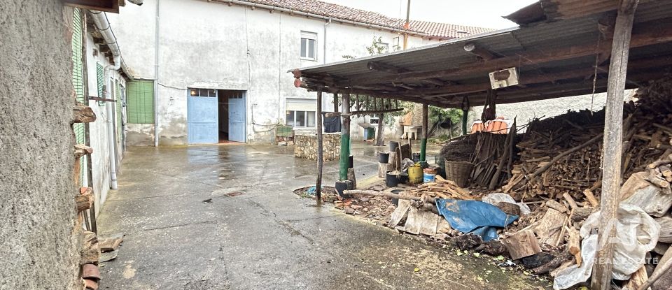 Village house 4 bedrooms of 146 m² in Destriana (24730)