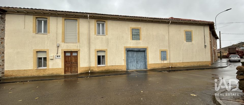 Village house 4 bedrooms of 146 m² in Destriana (24730)