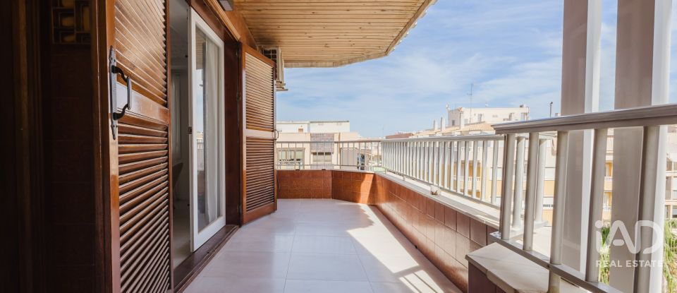 Piso 3 habitaciones de 110 m² en Torrevieja (03185)