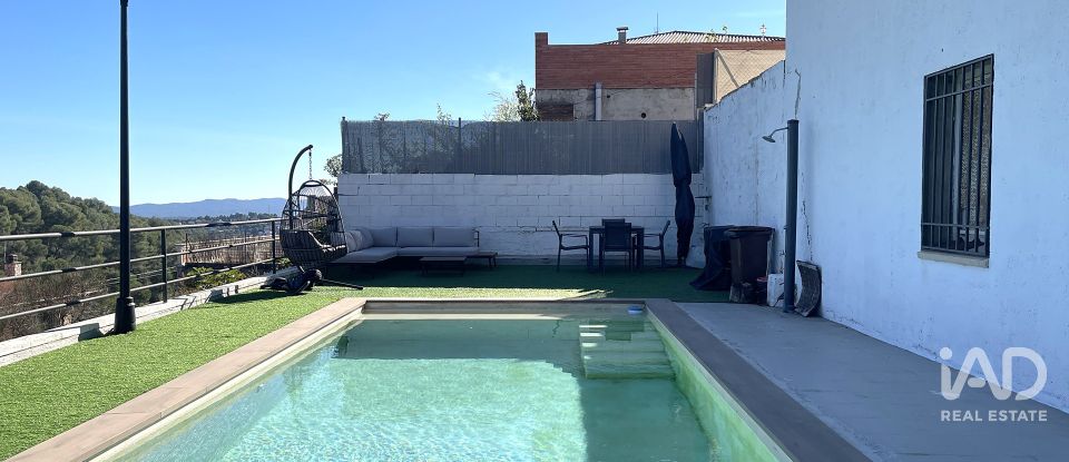 Casa 3 habitaciones de 217 m² en Rubí (08191)