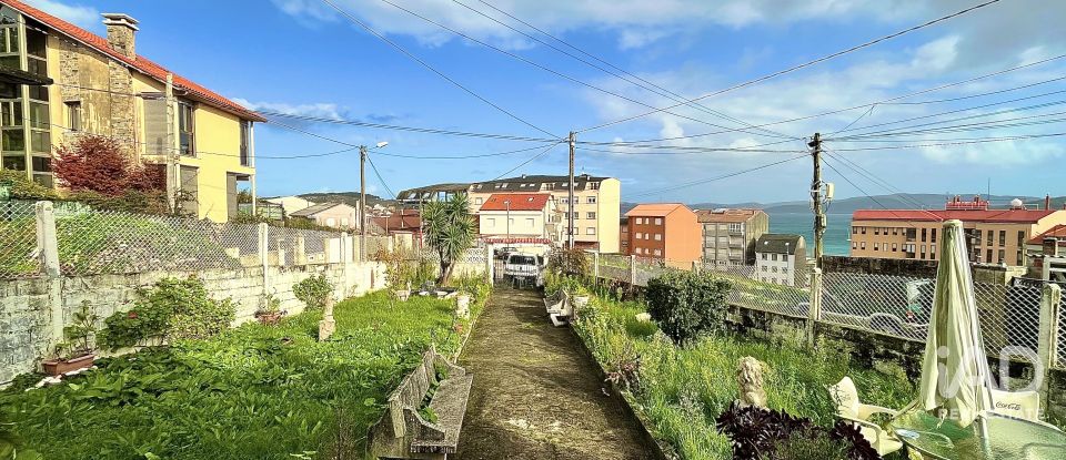 House 5 bedrooms of 122 m² in Laxe (15117)