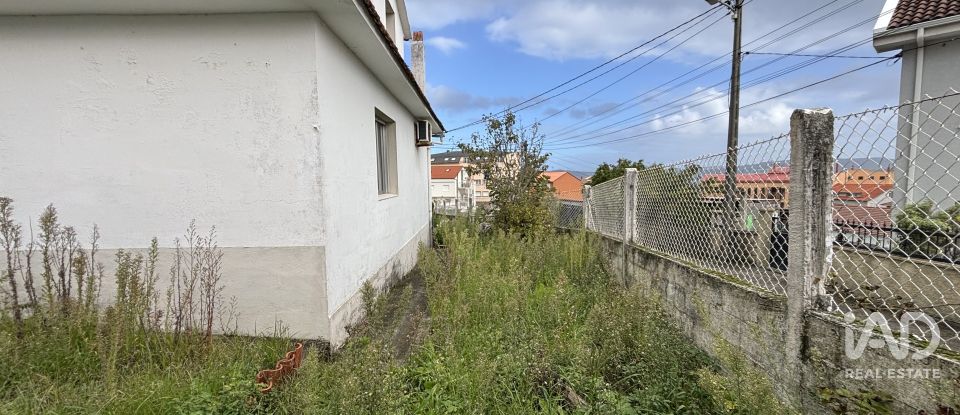 House 5 bedrooms of 122 m² in Laxe (15117)