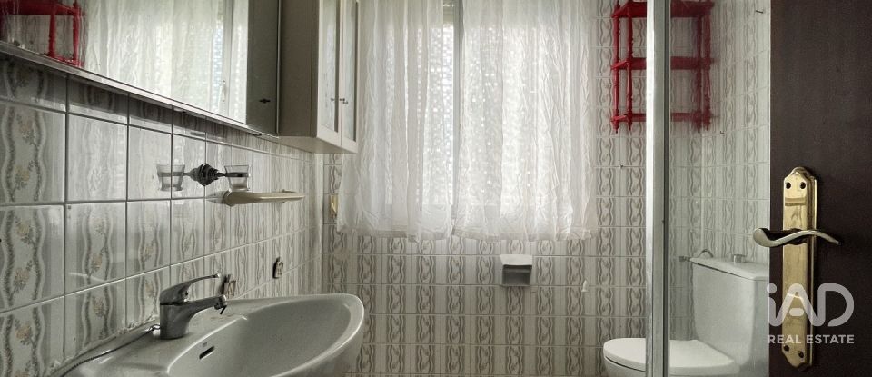 House 5 bedrooms of 122 m² in Laxe (15117)