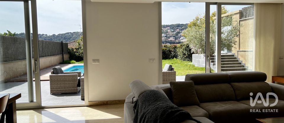 Casa rural 6 habitaciones de 471 m² en Cabrils (08348)