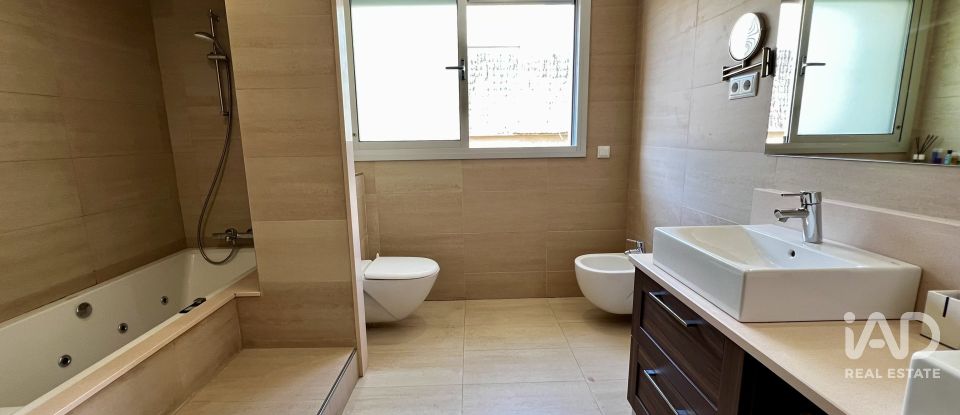 Casa rural 6 habitaciones de 471 m² en Cabrils (08348)