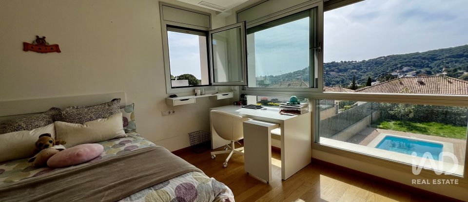 Casa rural 6 habitaciones de 471 m² en Cabrils (08348)