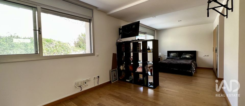 Casa rural 6 habitaciones de 471 m² en Cabrils (08348)