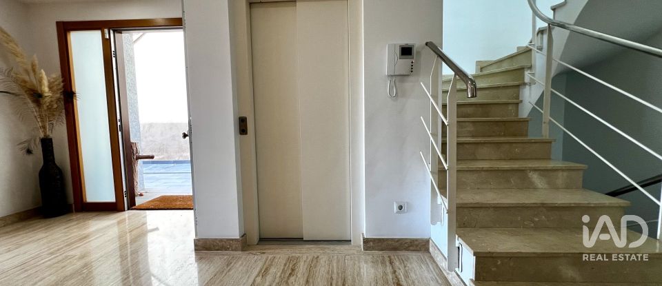 Casa rural 6 habitaciones de 471 m² en Cabrils (08348)