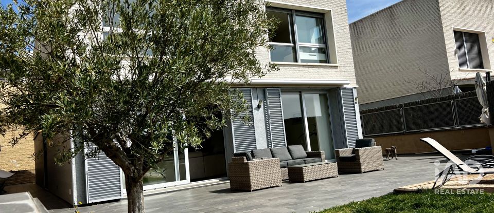 Casa rural 6 habitaciones de 471 m² en Cabrils (08348)