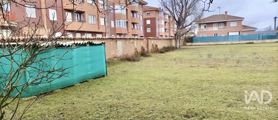 Terreno urbano de 7.601 m² en Villaobispo de Las Regueras (24195)