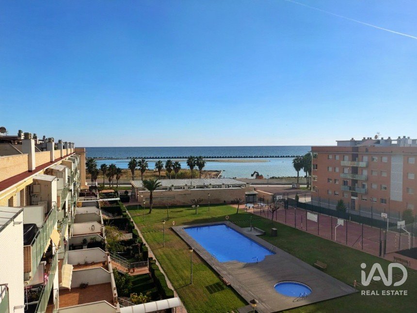 Penthouse 3 bedrooms of 91 m² in Cubelles (08880)