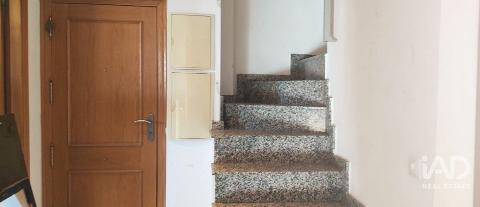 Penthouse 3 bedrooms of 91 m² in Cubelles (08880)