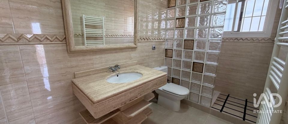 Châlet 5 chambres de 240 m² à Balsares (03195)