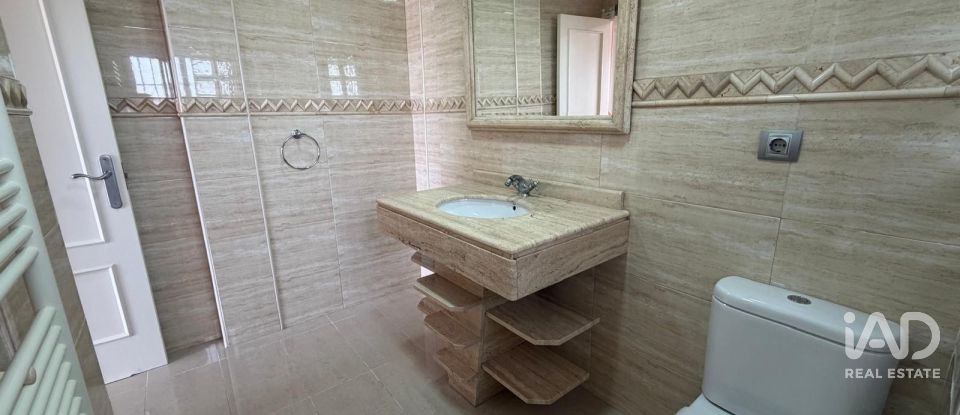 Châlet 5 chambres de 240 m² à Balsares (03195)