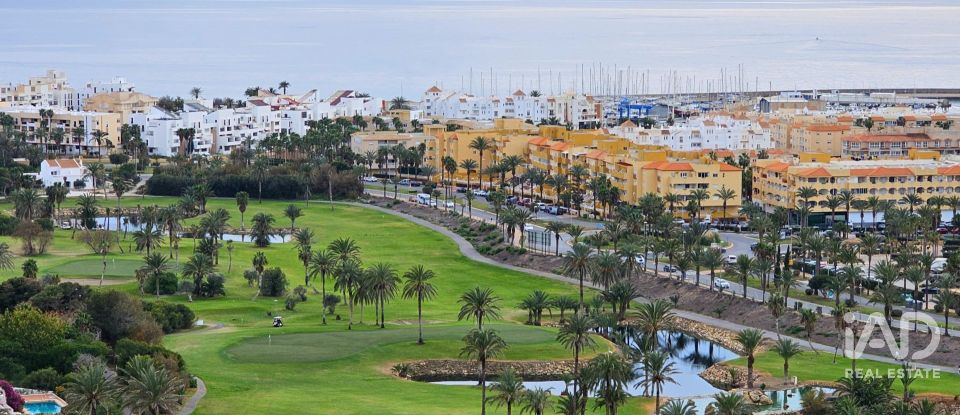 Piso 3 habitaciones de 181 m² en Almerimar (04711)