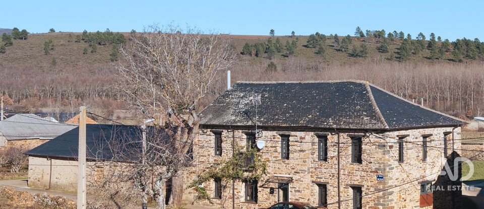 Casa rural 5 habitacions de 301 m² a Quintana del Castillo (24397)