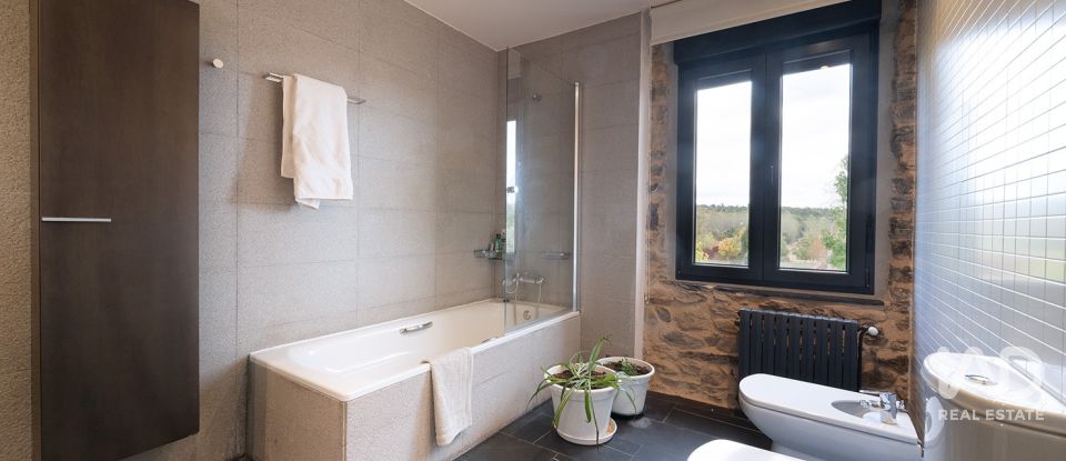 Casa rural 5 habitacions de 301 m² a Quintana del Castillo (24397)