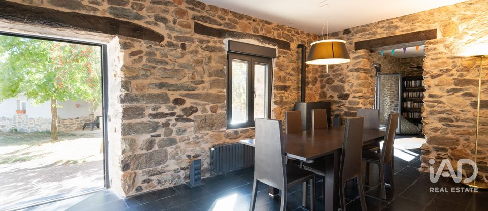 Casa rural 5 habitacions de 301 m² a Quintana del Castillo (24397)