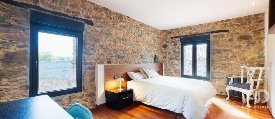 Casa rural 5 habitacions de 301 m² a Quintana del Castillo (24397)