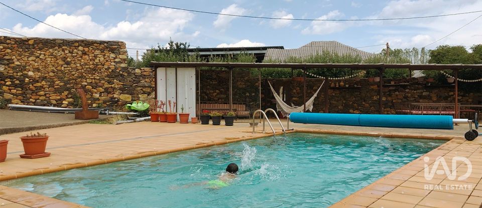 Casa rural 5 habitacions de 301 m² a Quintana del Castillo (24397)