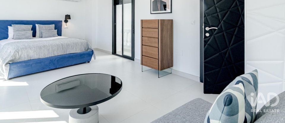 Casa de pueblo 4 habitaciones de 260 m² en Estepona (29680)