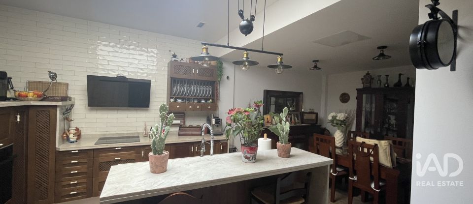 Casa 4 habitaciones de 160 m² en Sevilla (41016)