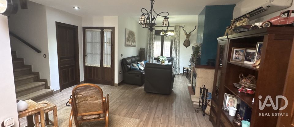 Casa 4 habitaciones de 160 m² en Sevilla (41016)