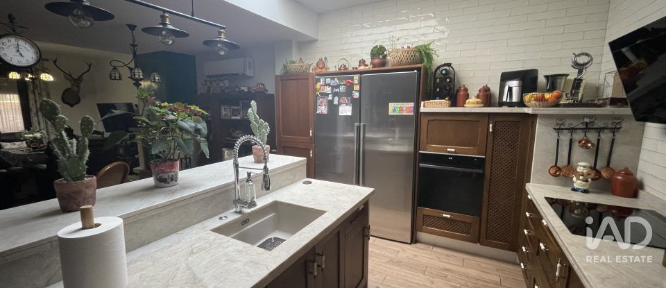 Casa 4 habitaciones de 160 m² en Sevilla (41016)