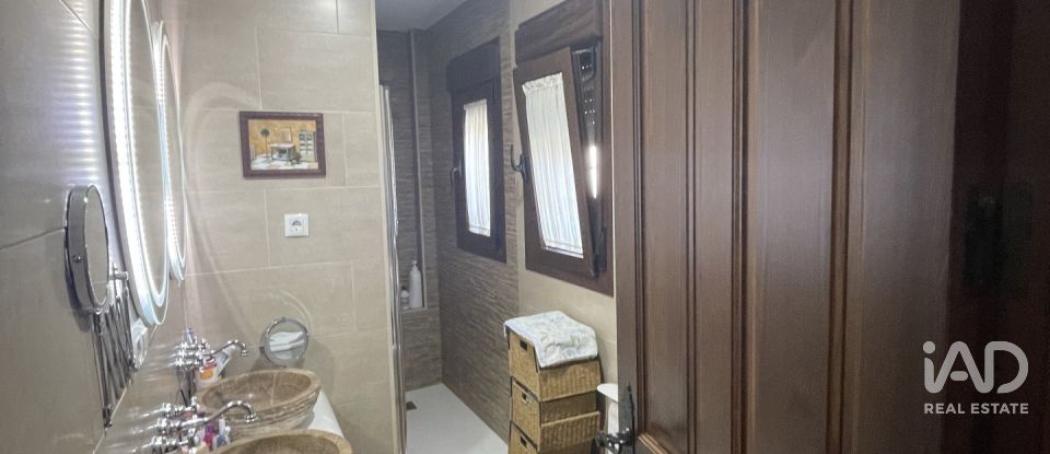 Casa 4 habitaciones de 160 m² en Sevilla (41016)