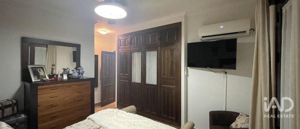 Casa 4 habitaciones de 160 m² en Sevilla (41016)