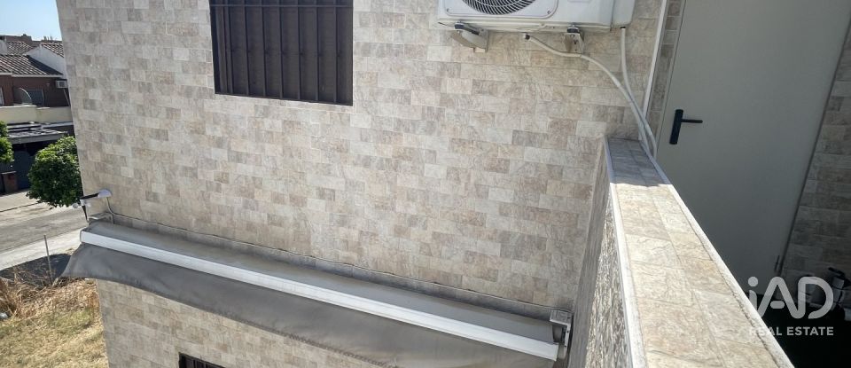 Casa 4 habitaciones de 160 m² en Sevilla (41016)