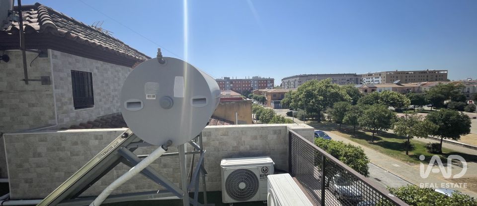 Casa 4 habitaciones de 160 m² en Sevilla (41016)