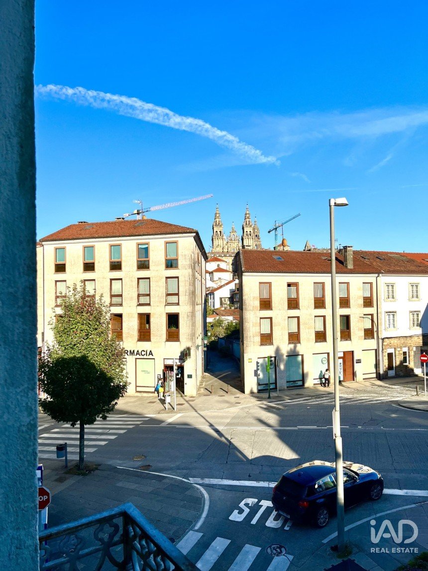 Piso 5 habitaciones de 141 m² en Santiago de Compostela (15705)