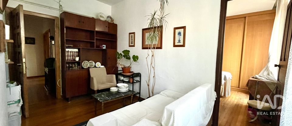 Piso 5 habitaciones de 141 m² en Santiago de Compostela (15705)